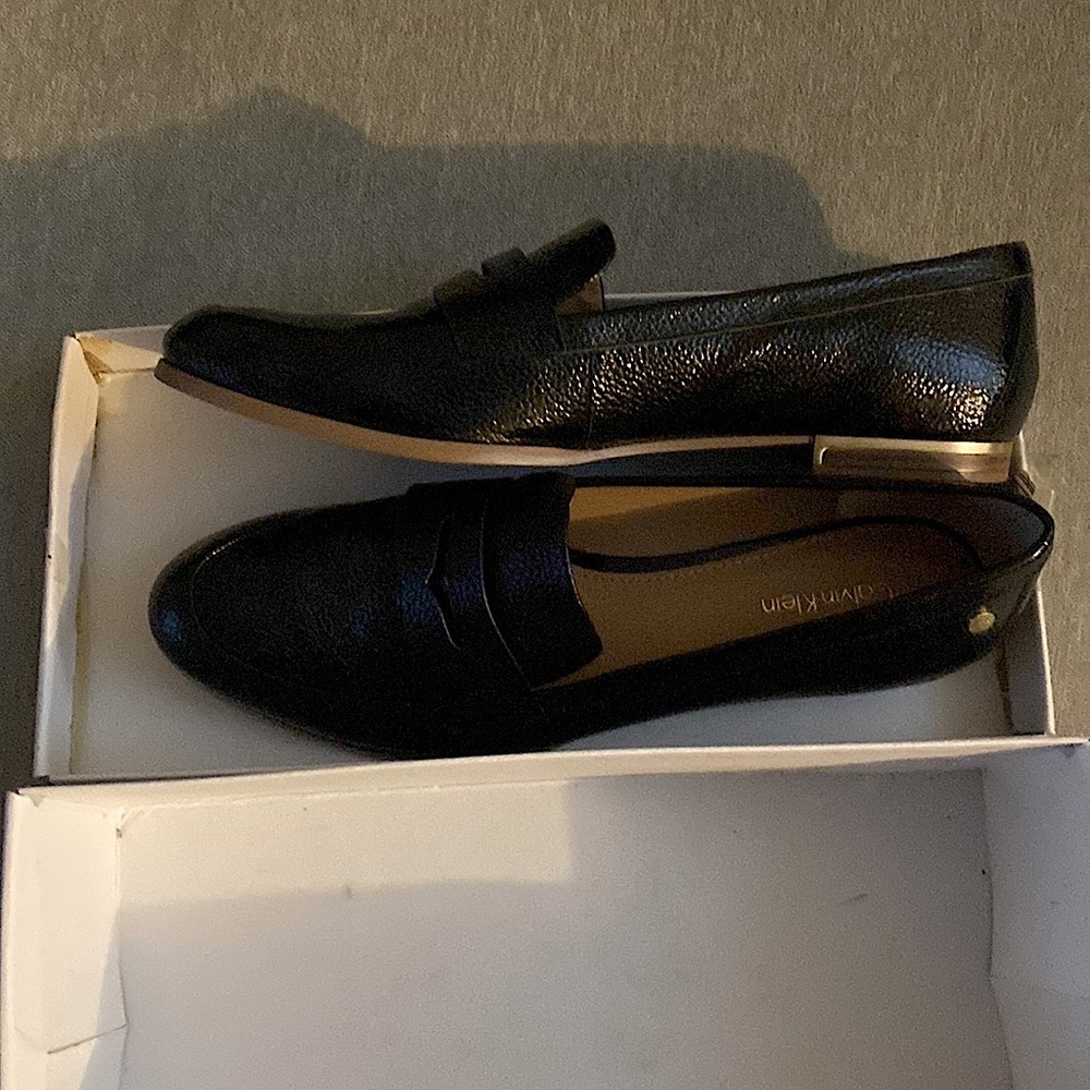 Womens Calvin Klein Patent leather Loafers size 9m.